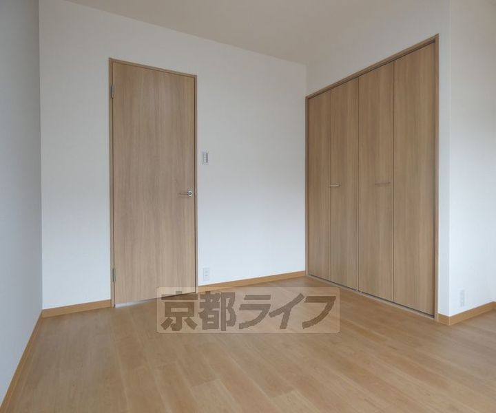 京都府京都市上京区元誓願寺通千本東入元4丁目の賃貸マンションの居間