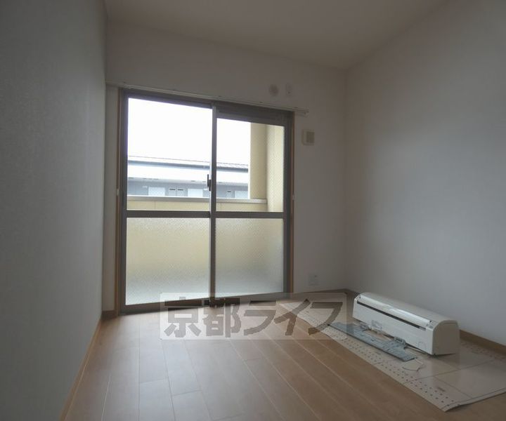 京都府京都市上京区元誓願寺通千本東入元4丁目の賃貸マンションの居間