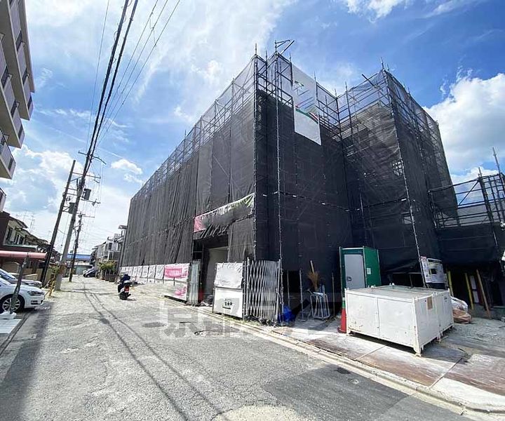 京都府京都市右京区西京極北裏町の賃貸マンションの外観