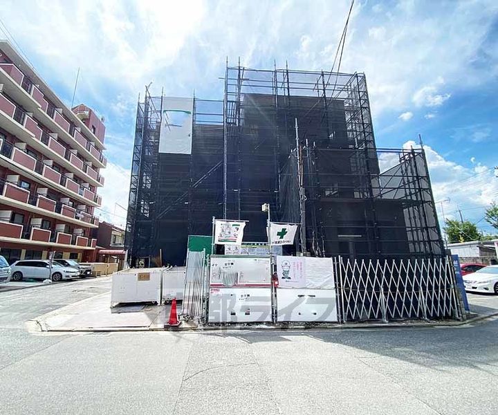 京都府京都市右京区西京極北裏町の賃貸マンションの外観
