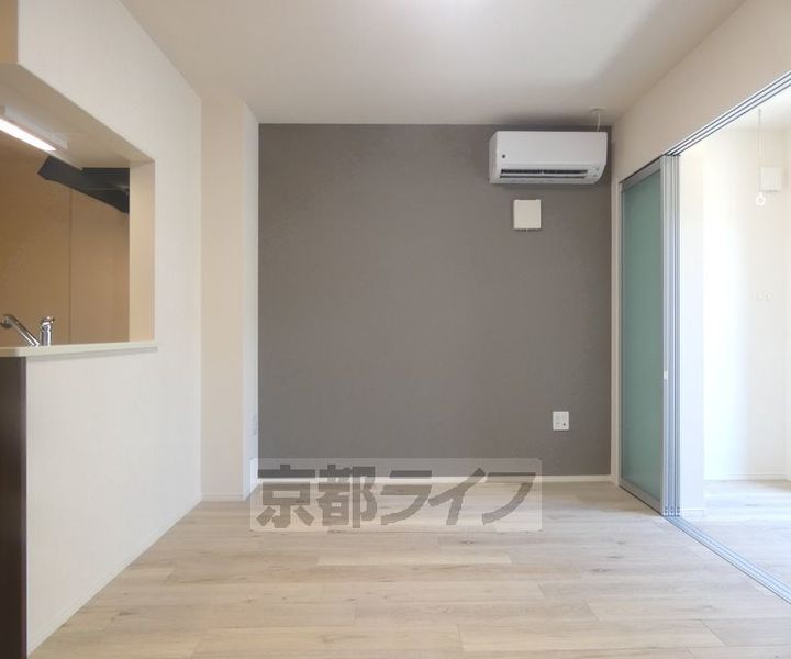 京都府京都市北区大北山原谷乾町の賃貸アパートの居間