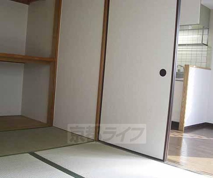 ソルレヴェンテ奥村202の居間