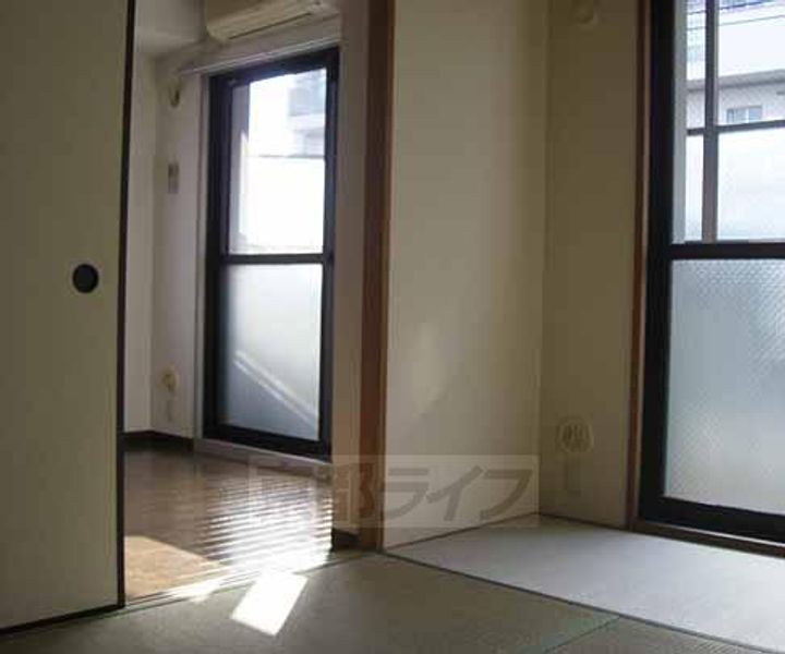 ソルレヴェンテ奥村202の居間