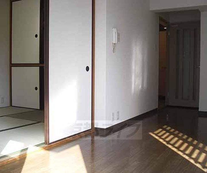 ソルレヴェンテ奥村202の居間