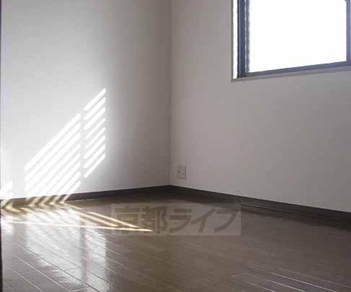 ソルレヴェンテ奥村202の居間