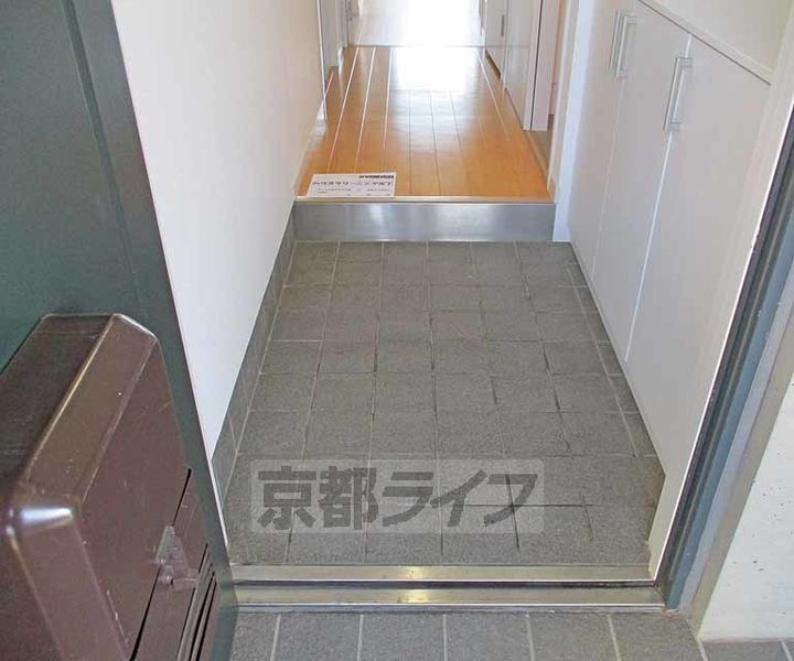 ツインクルコート桂Ⅰ302の玄関