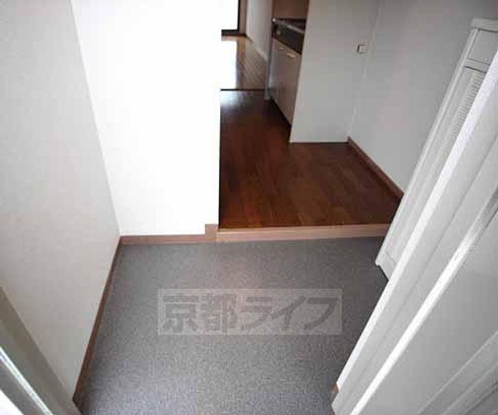 京都府京都市西京区嵐山樋ノ上町の賃貸マンションの玄関