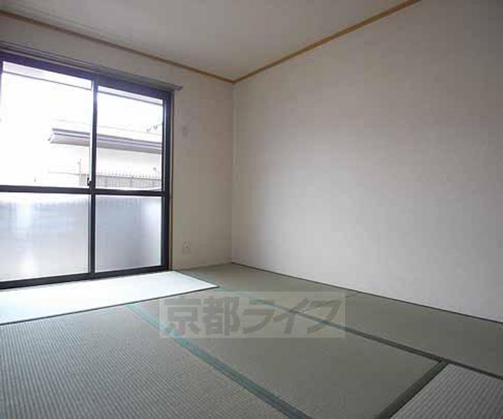 京都府京都市西京区松尾木ノ曽町の賃貸アパートの居間