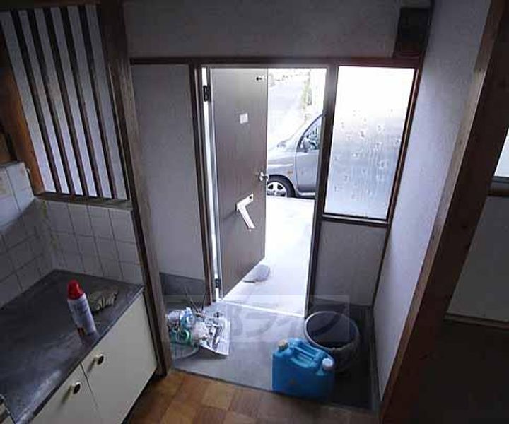 京都府京都市西京区樫原久保町の賃貸アパートの玄関