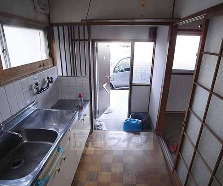 京都府京都市西京区樫原久保町の賃貸アパートの居間