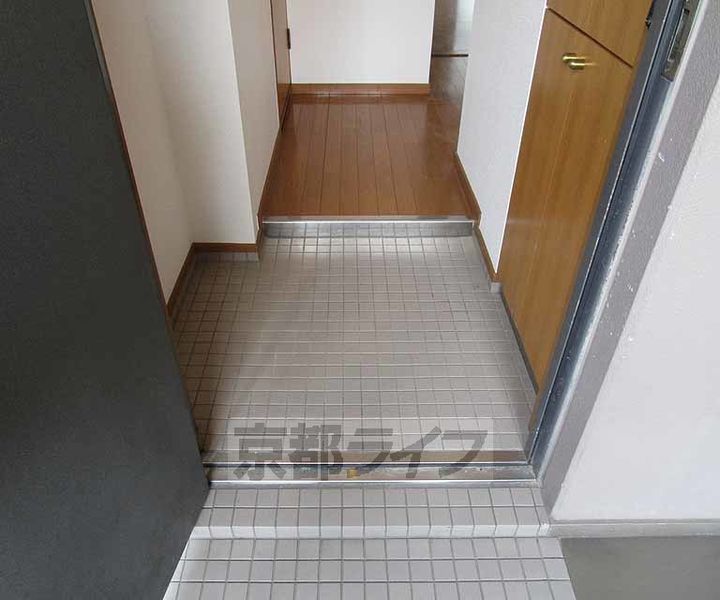 京都府京都市西京区桂浅原町の賃貸マンションの玄関