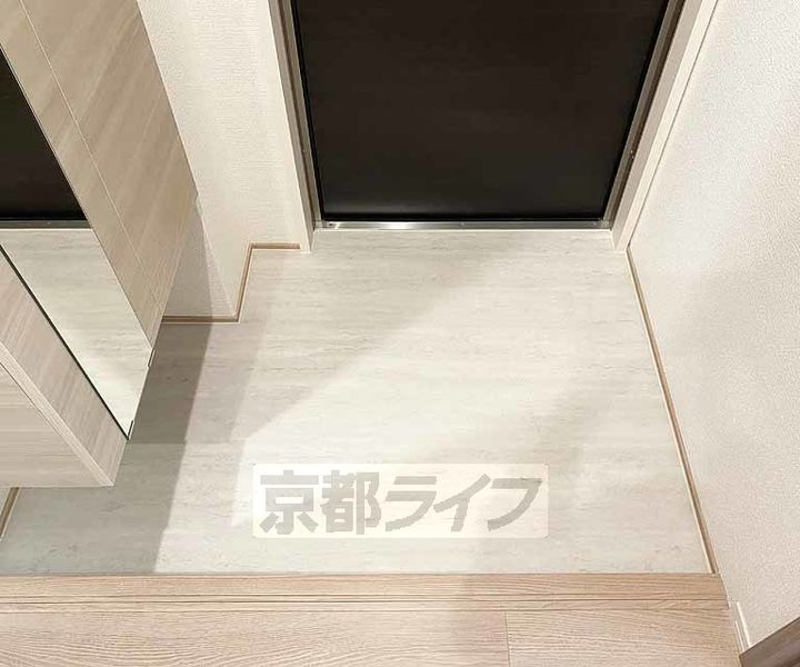 京都府京都市右京区梅津構口町の賃貸アパートの玄関
