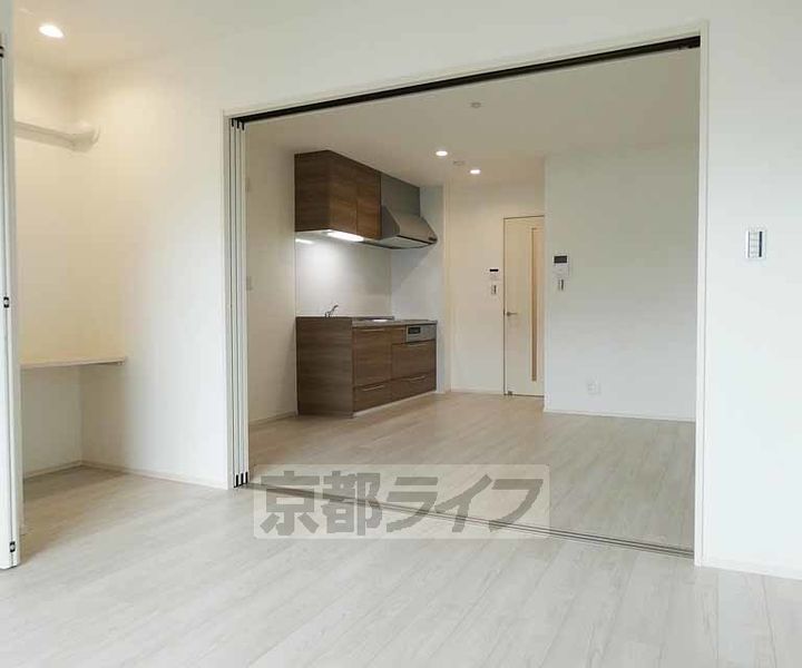 京都府京都市伏見区下中町の賃貸アパートの居間