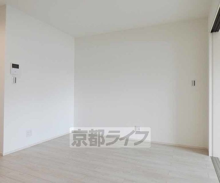 京都府京都市伏見区下中町の賃貸アパートの居間