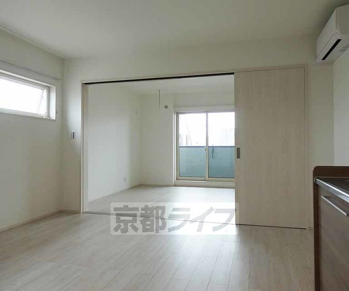 ネクスト伏見303の居間