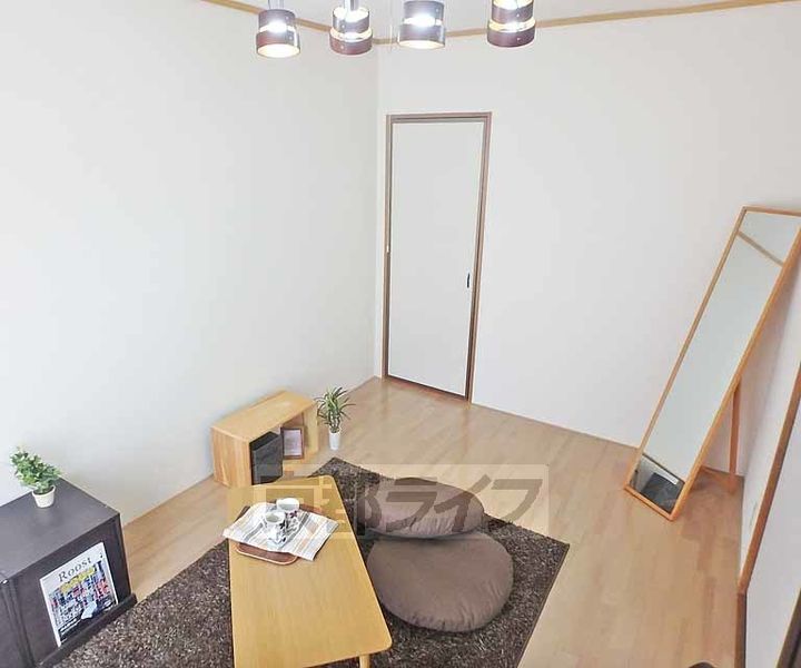 京都府京都市西京区山田平尾町の賃貸アパートの寝室