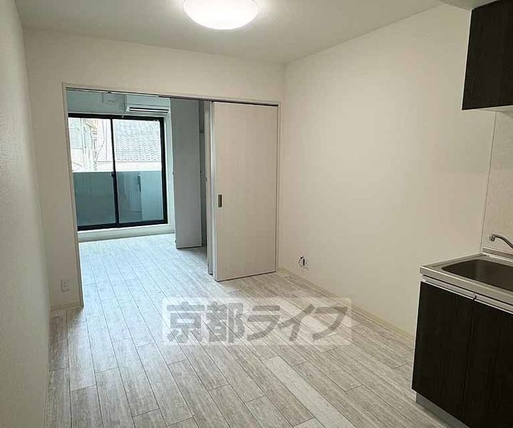 京都府京都市山科区四ノ宮南河原町の賃貸マンションの居間
