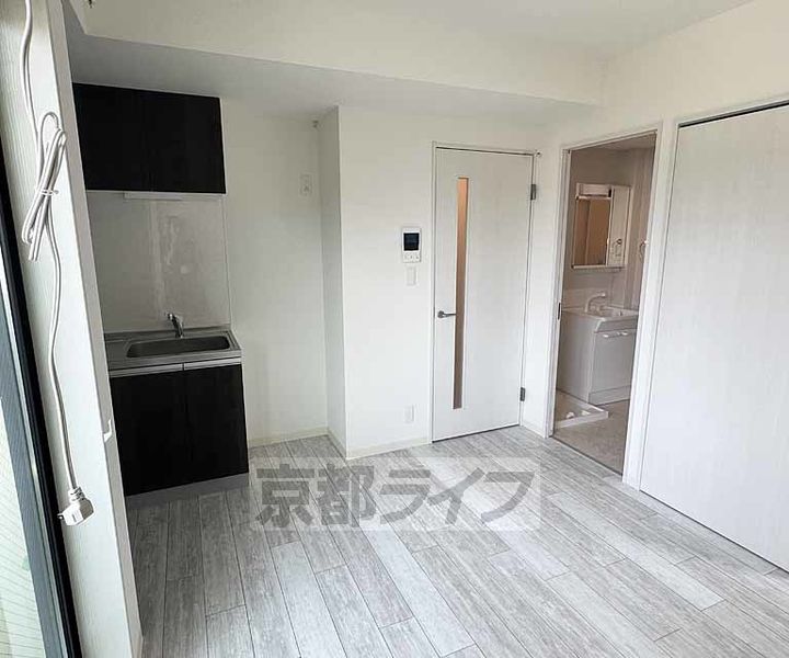 京都府京都市山科区四ノ宮南河原町の賃貸マンションの居間