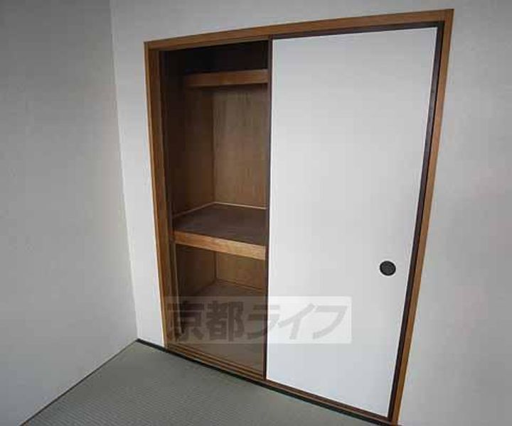 京都府京都市西京区山田北山田町の賃貸マンションの内装