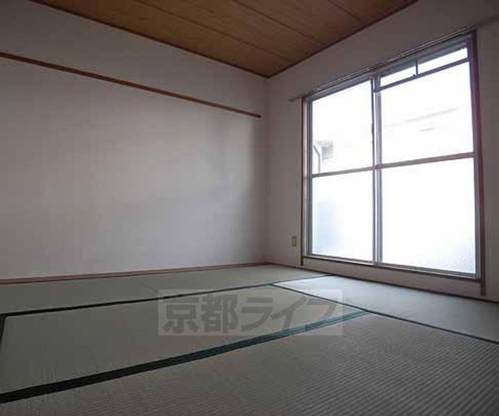 京都府京都市西京区山田北山田町の賃貸マンションの居間