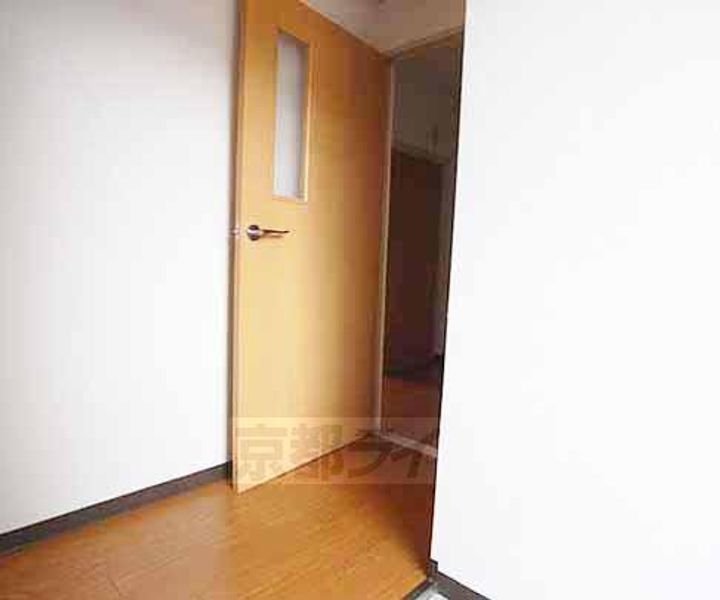 京都府京都市西京区山田北山田町の賃貸マンションの居間