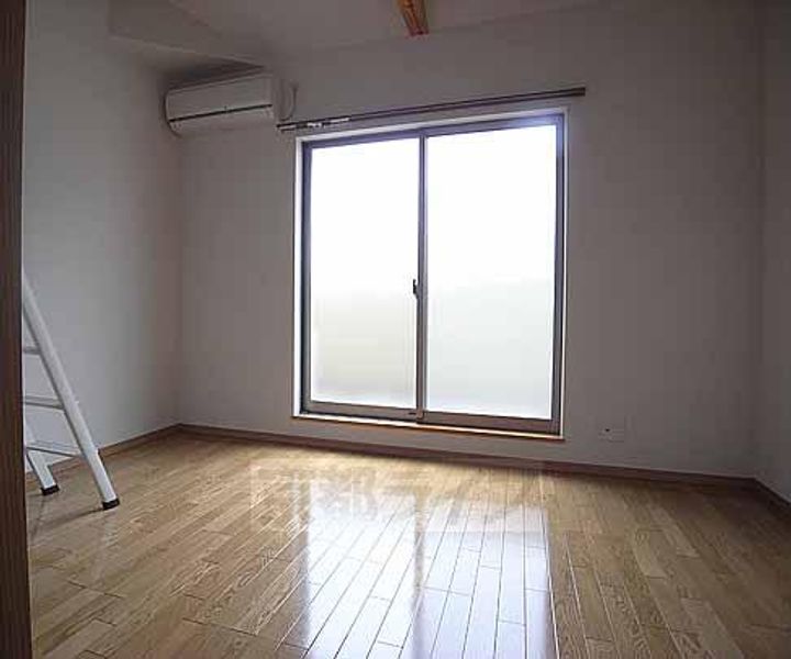 シャルレ5番館206の居間