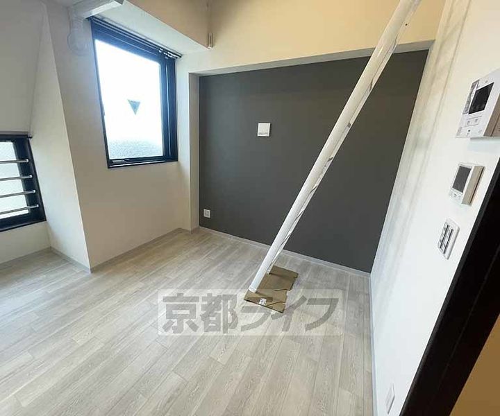 京都府京都市南区東九条中御霊町の賃貸マンションの居間