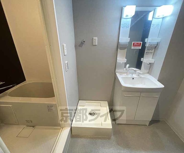 京都府京都市南区東九条中御霊町の賃貸マンションの内装