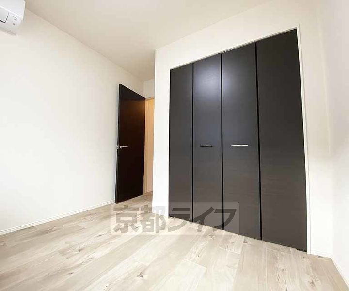 京都府京都市右京区常盤下田町の賃貸アパートの居間