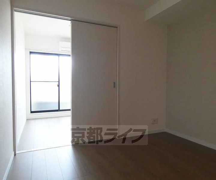 セレニティ伏見桃山303の居間