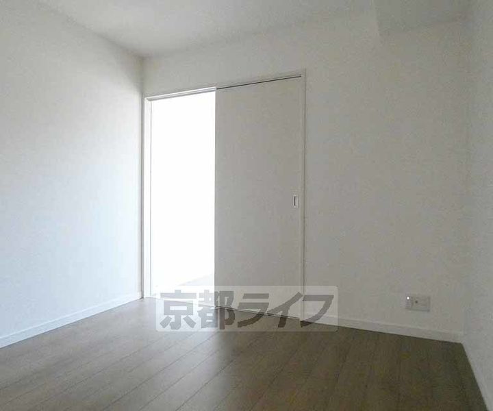 セレニティ伏見桃山303の居間