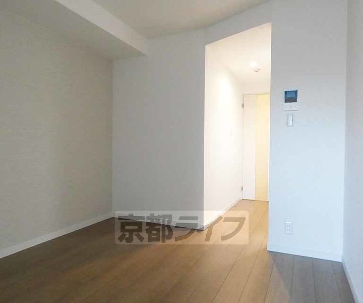 セレニティ伏見桃山303の居間