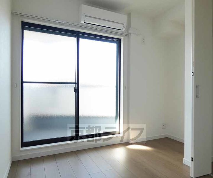 セレニティ伏見桃山303の居間