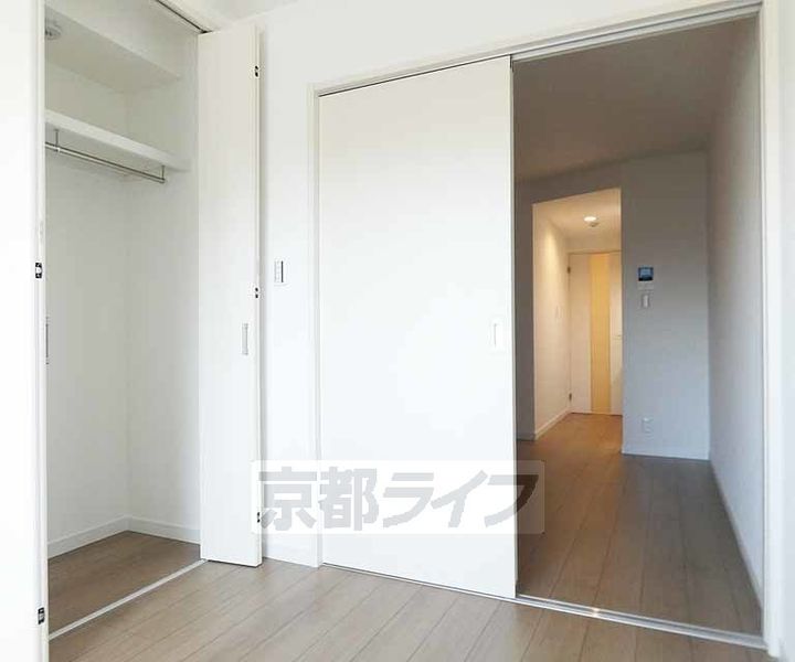 セレニティ伏見桃山303の居間