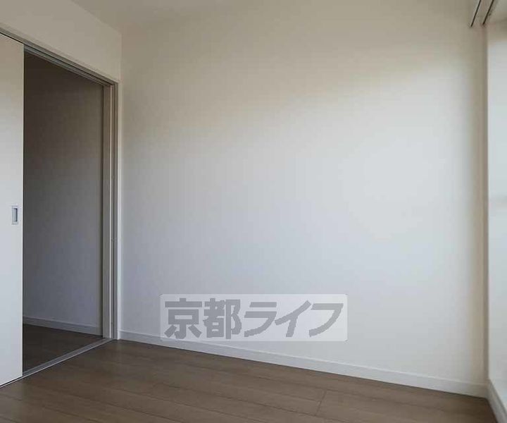 セレニティ伏見桃山303の寝室