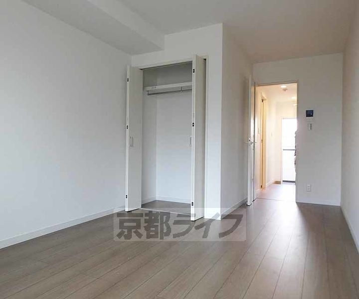 セレニティ伏見桃山101の居間