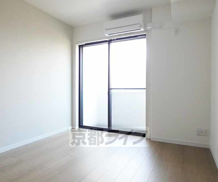 セレニティ伏見桃山101の寝室