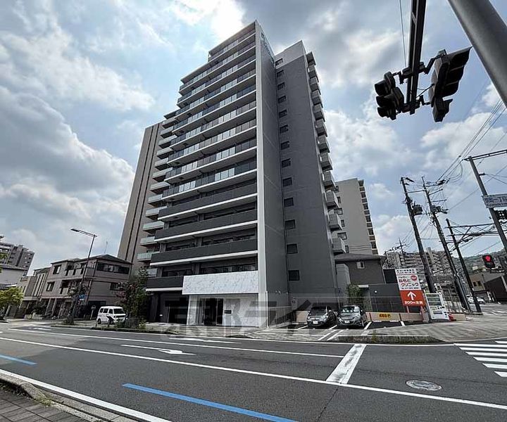 プレサンス大津京町ベルリーヴァの外観