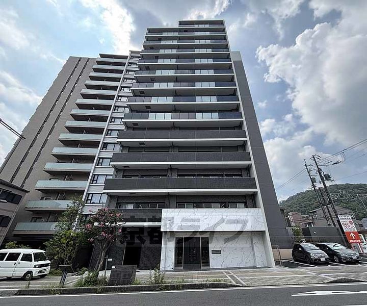 プレサンス大津京町ベルリーヴァの外観