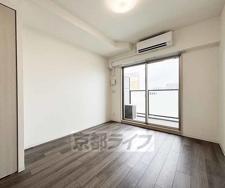 プレサンス大津京町ベルリーヴァ604の居間