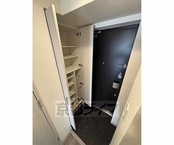 プレサンス大津京町ベルリーヴァ604の玄関