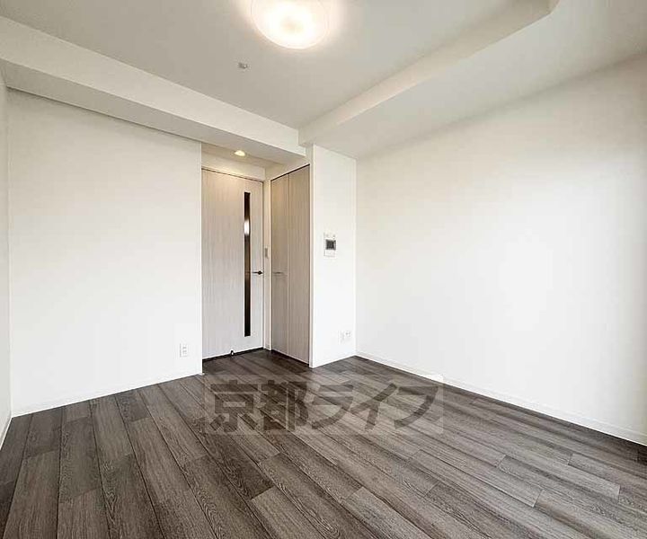 プレサンス大津京町ベルリーヴァ604の居間