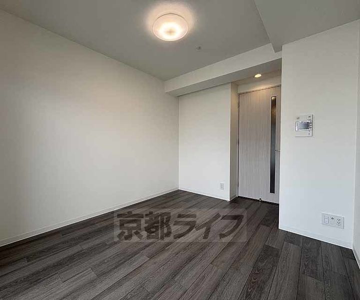 プレサンス大津京町ベルリーヴァ604の居間