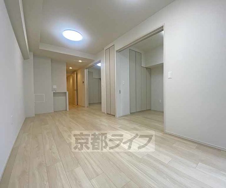 京都府京都市中京区橋之町の賃貸マンションの居間