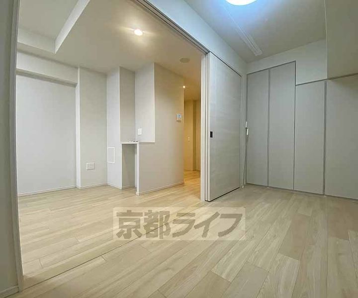 京都府京都市中京区橋之町の賃貸マンションの居間