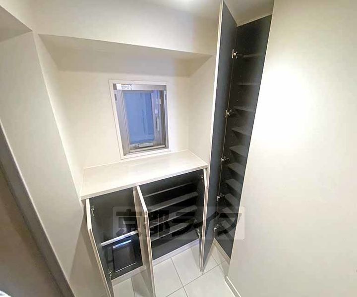 京都府京都市中京区橋之町の賃貸マンションの玄関