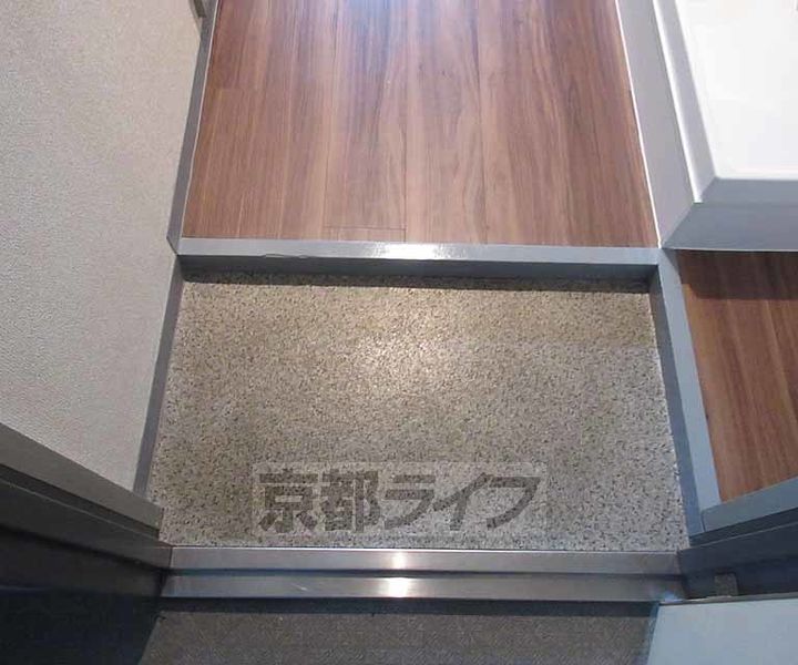 クレイドル103の玄関