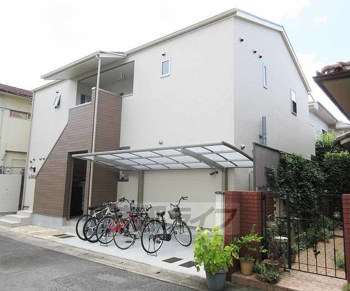 京都府京都市山科区御陵四丁野町の賃貸アパートの外観