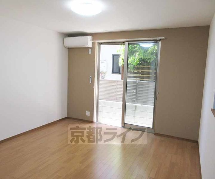 京都府京都市山科区御陵四丁野町の賃貸アパートの居間