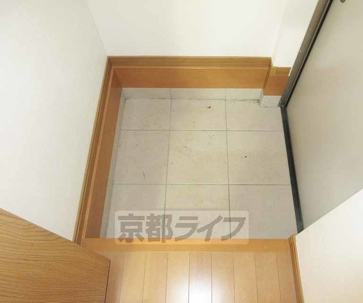 京都府京都市山科区御陵四丁野町の賃貸アパートの玄関